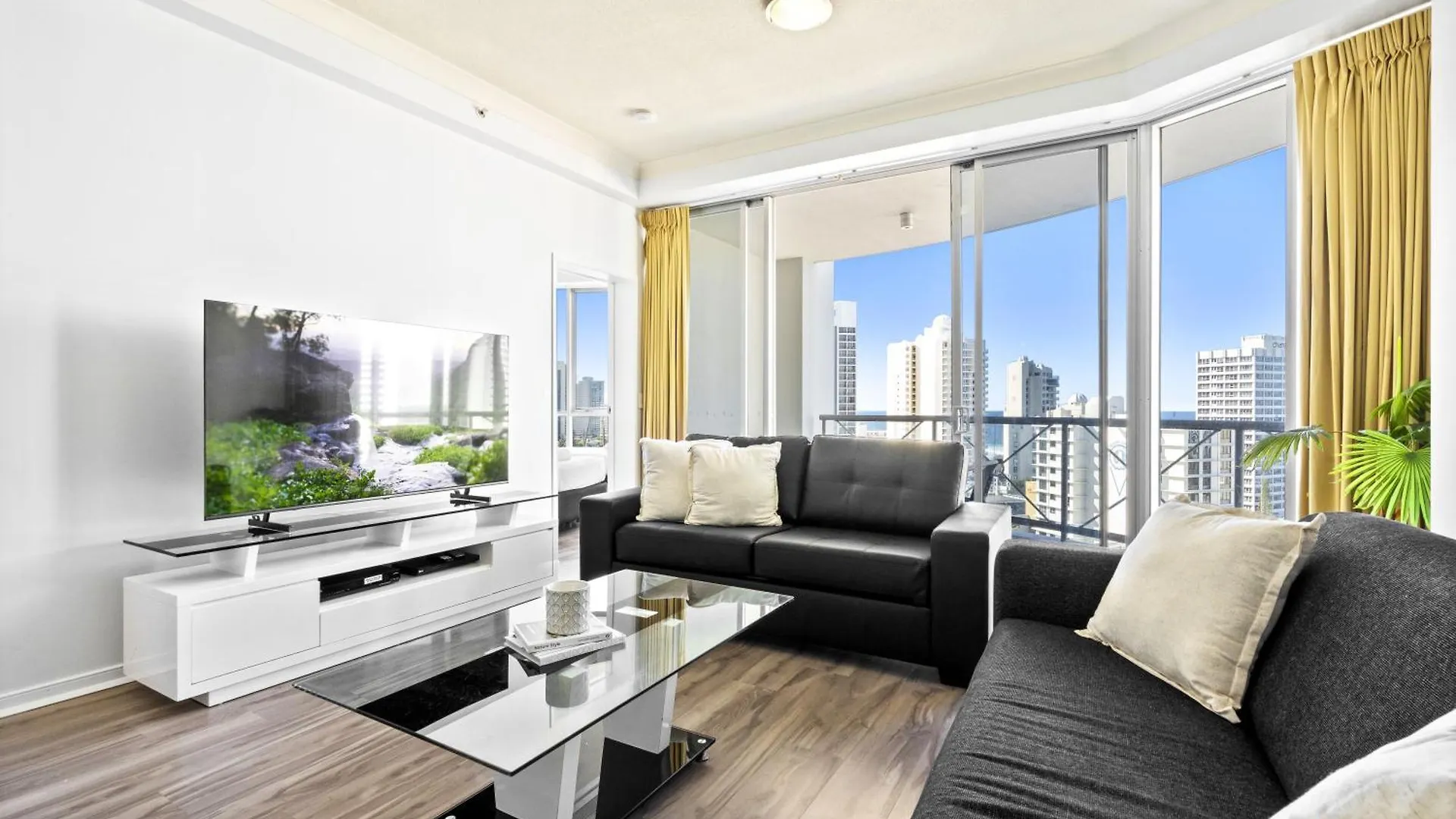 Chevron Renaissance - Qstay Gold Coast Australia