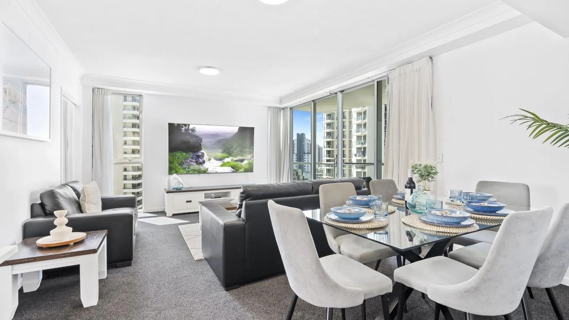 Chevron Renaissance - Qstay Gold Coast Australia